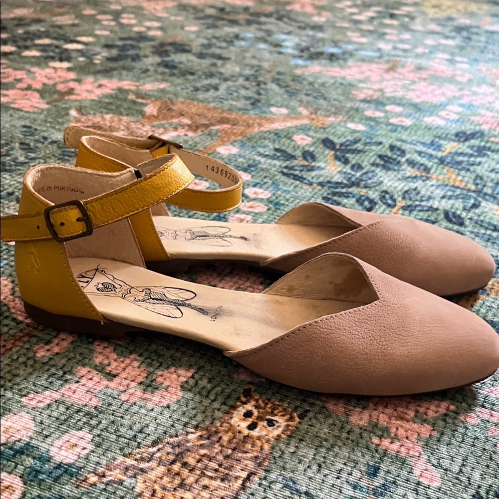 Fly London Women's Flats size 39 / us 8.5
